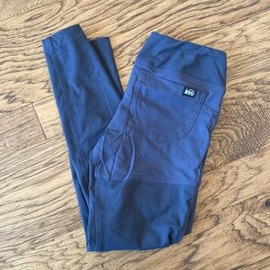 Girls REI Gray Hiking Leggings Size Medium (10-12).